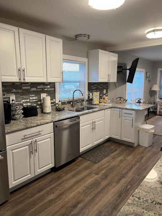Charming And Happy Walled Lake Mi Cottage Novi Exteriör bild
